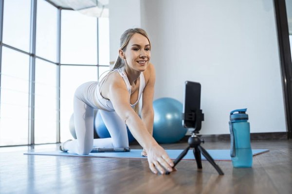 Quels sont les meilleurs réglages du Sony A6400 pour les vidéos YouTube en intérieur?